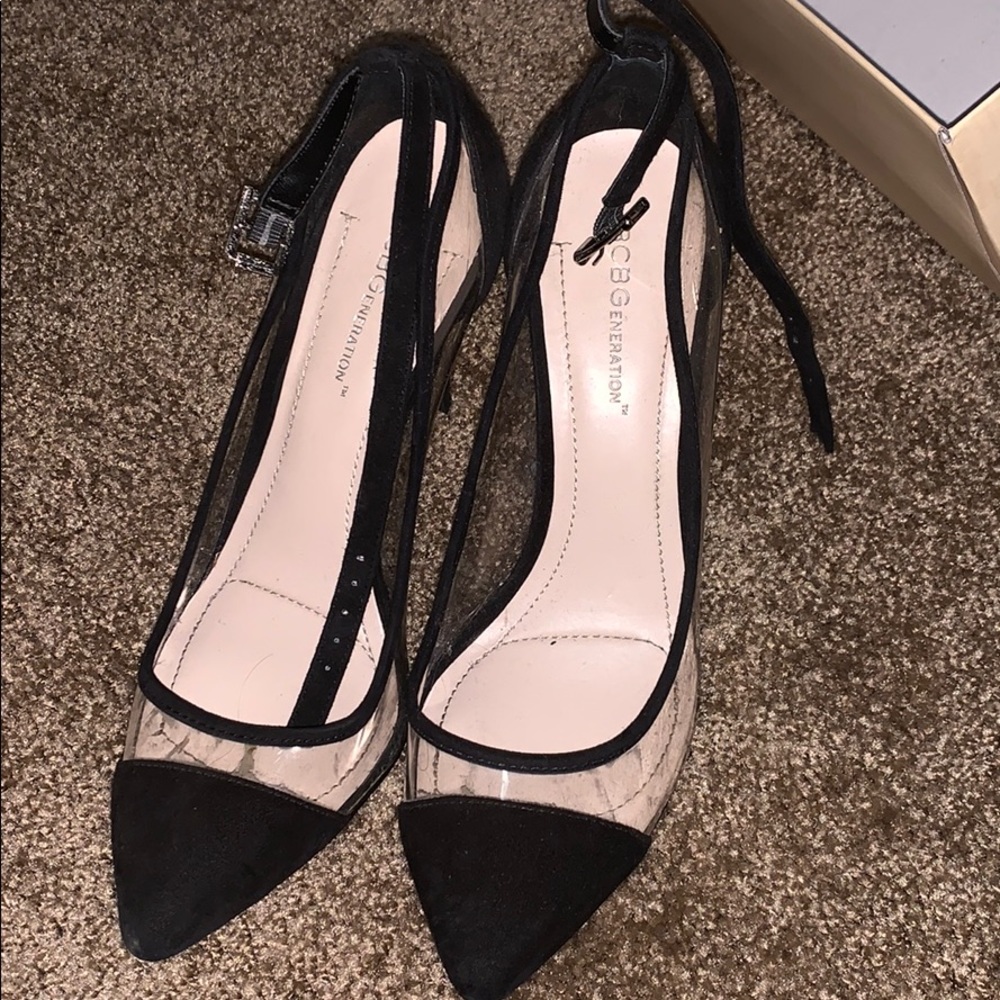 BCBG BLACK VELVET TOE CLEAR HEELS